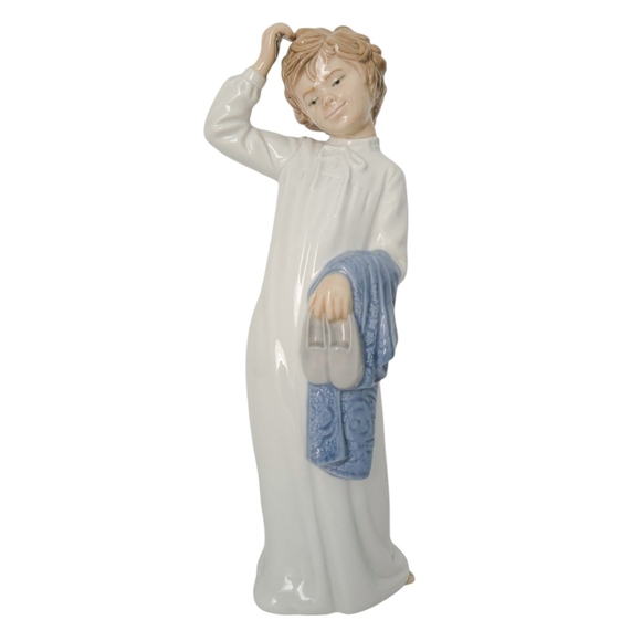 Lladro Bedtime Boy with Slippers Vintage White & Blue Large Figurine - Picture 1 of 6